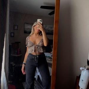 Urban Outfitters Tie Front Cheetah Crop Top | Puff Sleeves